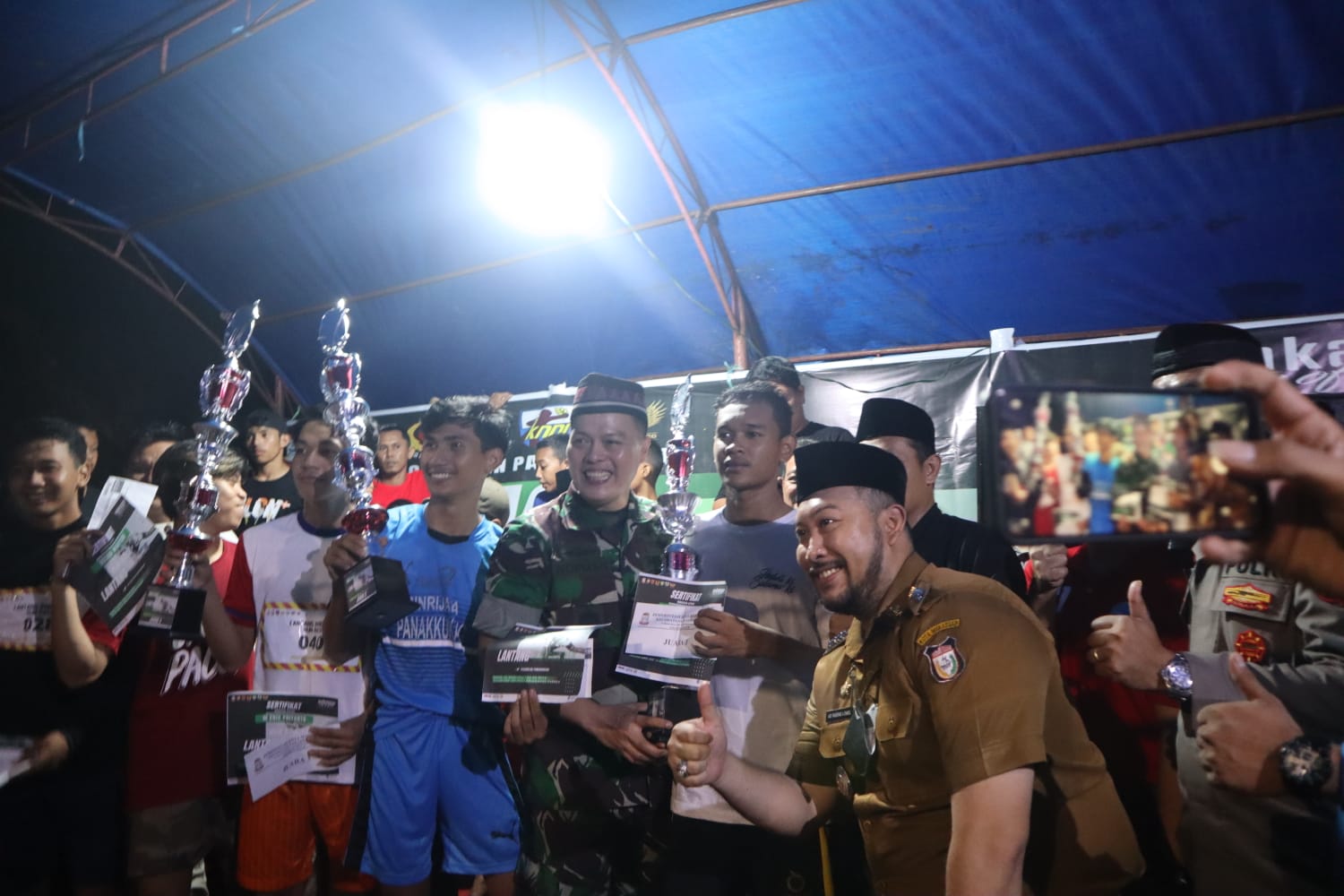 Gambar Banjir Hadiah Di Lantang Bangngia Run Race, Camat Panakkukang: Terima Kasih KONI Makassar & PDAM Makassar