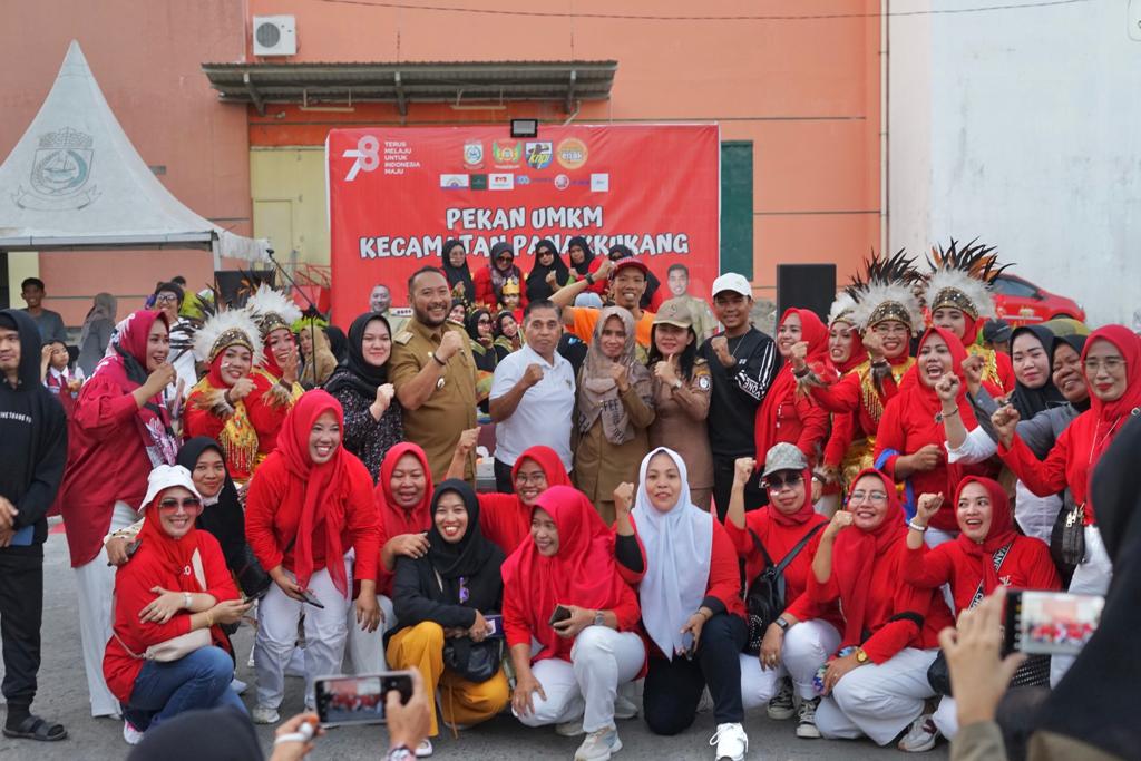 Gambar Rangkaian HUT RI, Pemerintah Kecamatan Panakkukang Gelar Lomba Senam Longwis